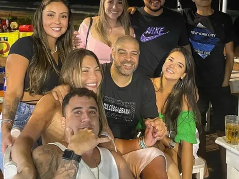 Để giải sầu, Adriano vung tiền khủng thác loạn với 18 cô gái cùng lúc