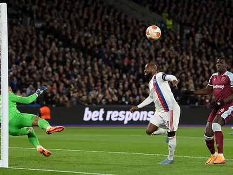 Moyes thừa nhận có thể xếp Rice đá trung vệ