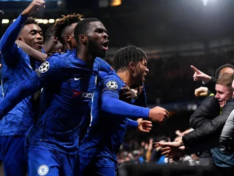 Fan Chelsea điên tiết vì "nghệ sỹ hài 70 triệu", chỉ ra 1 vấn đề tréo ngoe