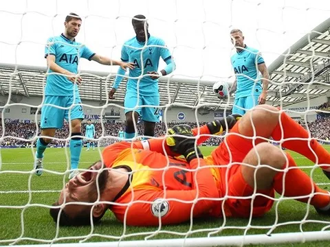 Chelsea đối mặt 'cú sốc kép' trên TTCN