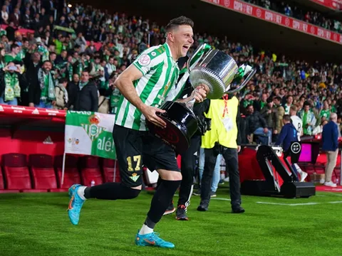 Joaquin vô địch Copa del Rey với Betis ở tuổi 41
