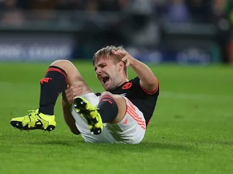 NHM "ném đá" dữ dội sau khi Dortmund hòa chật vật Paderborn