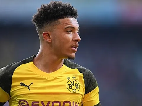 Bấp bênh chuyện tương lai, Sancho vẫn được Dortmund vinh danh
