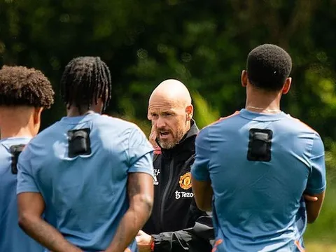 28 cầu thủ tham gia buổi tập đầu của Ten Hag