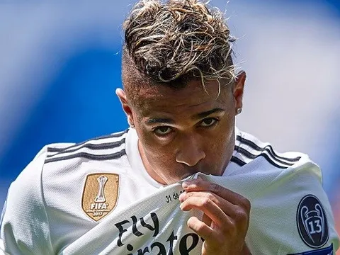 Mặc Zidane 'ghẻ lạnh', sao Real quyết bám trụ tại Bernabeu