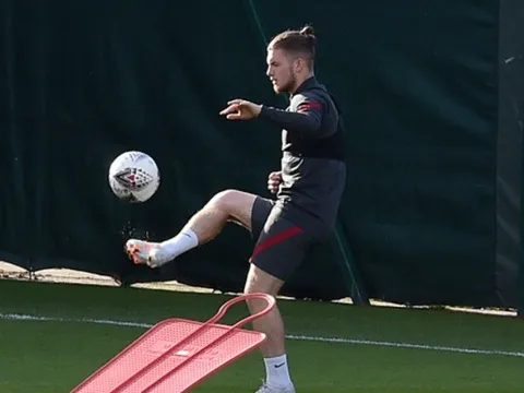 Đối tác bất lực, Bayern sắp tái hiện lịch sử vì "Neuer 2.0"