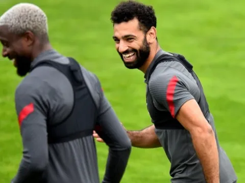 Cầu thủ Chelsea thoải mái đùa vui trong ngày tập luyện, chỉ trừ có một người