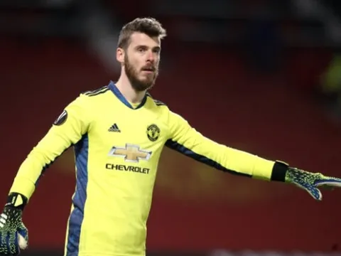 Cầu thủ Arsenal và Everton tử chiến vì hai nhân vật đặc biệt trên khán đài