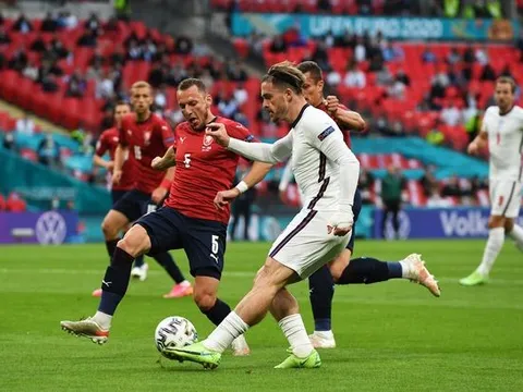 Jack Grealish đã chứng minh cho lời nói của Jose Mourinho và Gary Neville
