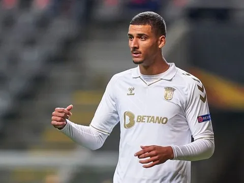 Rõ số tiền Man Utd bạo chi để có "lá chắn thép" đá cặp Maguire