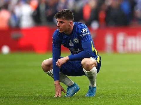 CĐV Chelsea đòi lại công bằng cho Mount