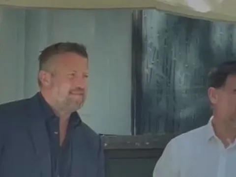 Mất kiên nhẫn, sếp lớn M.U 'đi xuyên châu Âu' hoàn tất thương vụ