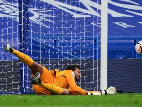 Alisson tiết lộ bí quyết cản penalty thần sầu khiến Chelsea ôm hận