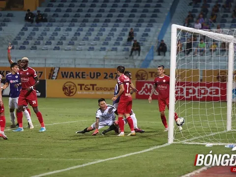 Trợ lý HLV Hà Nội FC lên tiếng về bàn thắng tranh cãi của Omar