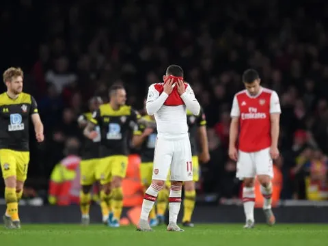 Lacazette tỏa sáng phút cuối, Arsenal 'chết hụt' trước đội áp chót BXH