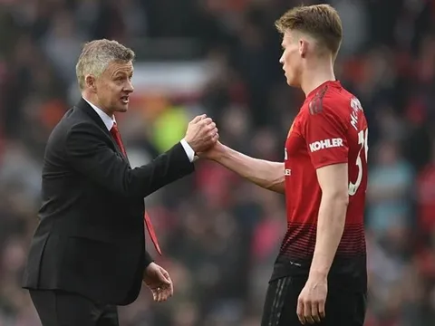 10 cầu thủ lột xác ngoạn mục mùa này: Ngả mũ trước "cục tạ" Man Utd!