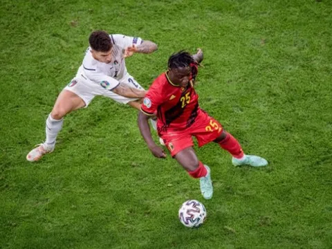 10 con số Ý 2-1 Bỉ: Kỷ lục gia rê bóng 19 tuổi, số 3 xui xẻo