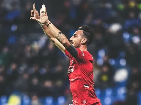 10 hình ảnh ấn tượng trên sân cỏ Serie A vào rạng sáng nay: Kịch tính đến phút bù giờ