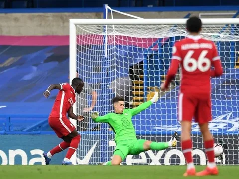 10 hình ảnh ấn tượng vòng 2 EPL: Mane 'nhấn chìm' hàng thủ Chelsea