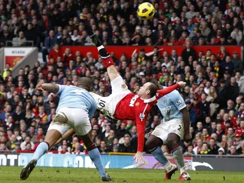 10 hình ảnh 'bùng nổ' derby Manchester: Tượng đài Rooney; 'Why Always Me?'