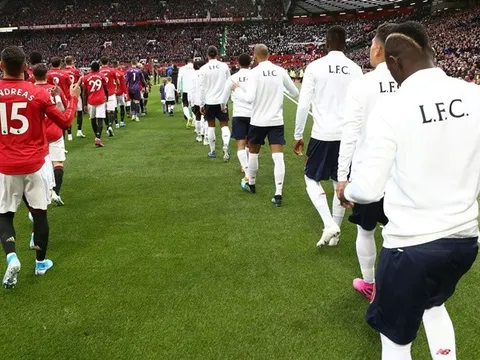 10 hình ảnh đẹp nhất vòng 9 EPL: 'Rực lửa' derby; Xúc động Leicester