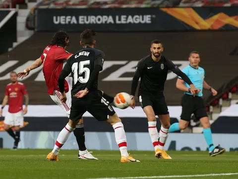 10 thống kê M.U 2-0 Granada: Đỉnh cao Cavani, phá dớp đen đủi!