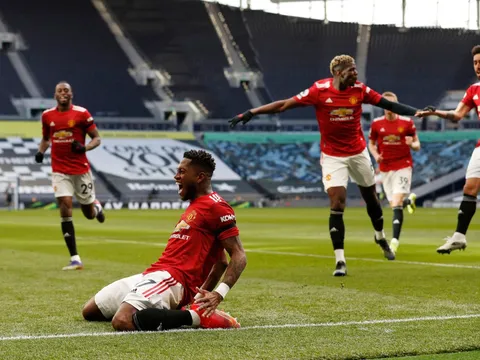 10 thống kê Spurs 1-3 M.U: "Mad dog" dữ dội, cú sốc Mourinho!