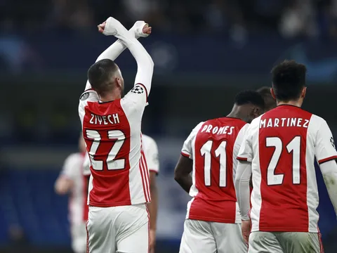 Khán giả: 'Từ lúc nào mà Chelsea lại là đội bóng lớn hơn Ajax?'