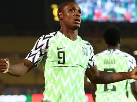 Chân sút từng từ chối Barca vì Trung Quốc ''sáng cửa'' trở lại Xứ Sương mù