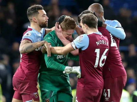 "Lão tướng" 33 tuổi bật khóc khi làm được "điều kỳ diệu" trước Chelsea