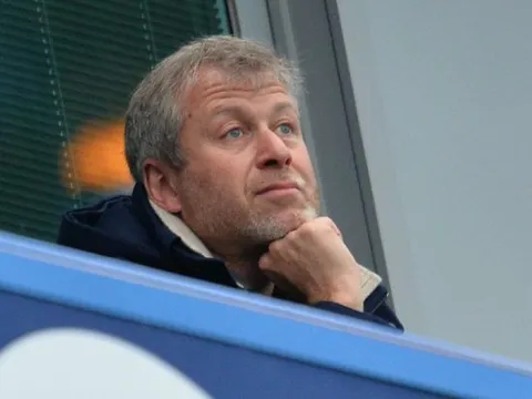 Chính phủ Anh kêu gọi fan Chelsea ngừng hô tên Roman Abramovich