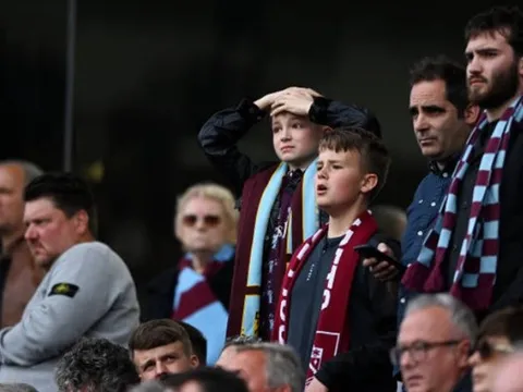 CHÍNH THỨC! Đội thứ 3 rớt hạng Premier League