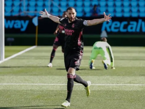 Benzema nổ cú đúp, Zidane nói 1 câu với Deschamps