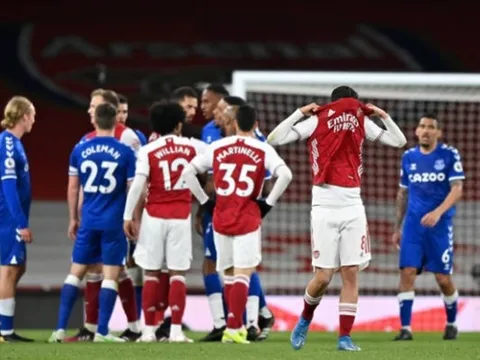 'Thật kinh khủng khi nhìn thấy một cầu thủ Arsenal chơi như vậy'