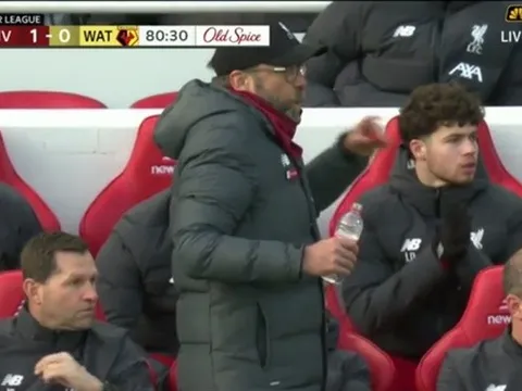 Klopp giật nảy mình, cầu nguyện bóng không lăn vào lưới Alisson
