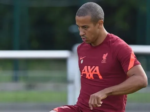 Sau Elliott, Liverpool đón thêm một cú sốc lớn nơi hàng tiền vệ