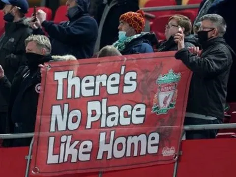 Ai là chủ sở hữu thật sự của Old Trafford, Anfield?