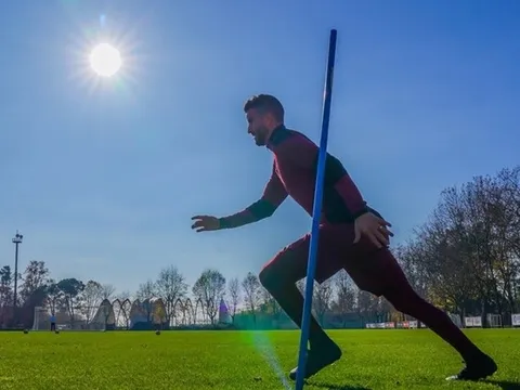 'Siêu cò' tiết lộ chuyện M.U thiên vị Pogba, bất công với De Beek