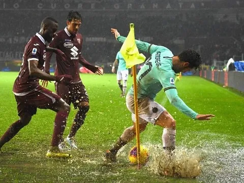 12 khoảnh khắc ấn tượng trên sân cỏ Serie A vào đêm qua: Ngày về của Ancelotti