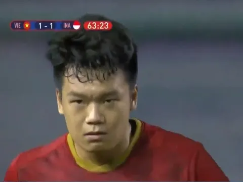 Xé toạc lưới U22 Indonesia, trung vệ Thành Chung biểu hiện "cực gắt"