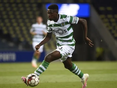 Fernandes nói chuyện với mục tiêu của Man United
