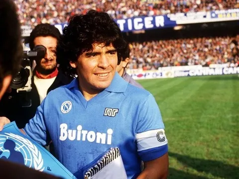 "Chúa sẽ phù hộ cho Maradona"