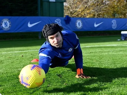 SỐC! Petr Cech sắp trở lại thi đấu sau 19 tháng giải nghệ?