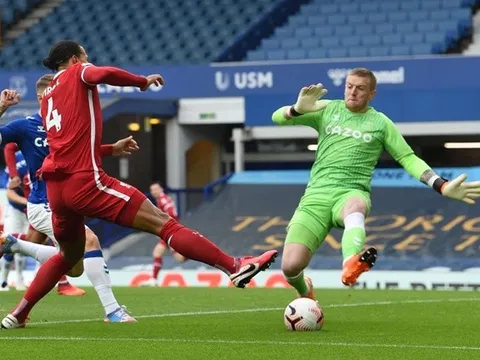 CHOÁNG: Bị dọa giết, 'kẻ thù' Liverpool thuê vệ sĩ bảo vệ