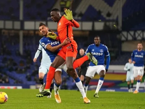 Lý do khiến Chelsea thất thủ trên sân Goodison Park