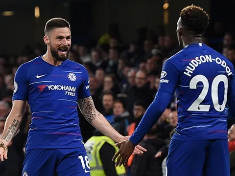 Rời Chelsea, Giroud làm đồng đội với Ozil?