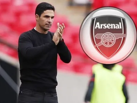 "Arsenal nên bán quách Ozil và 5 cái tên khác"