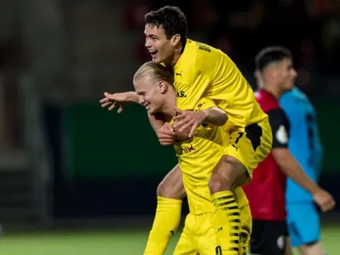 Haaland lập hattrick, Dortmund nghiền nát đối thủ