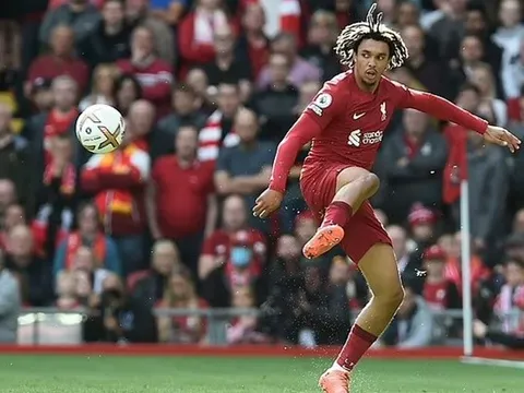 NHM cầu xin Liverpool vì Arnold