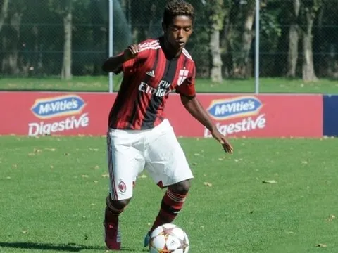 Cựu sao Milan tự tử vì phân biệt chủng tộc